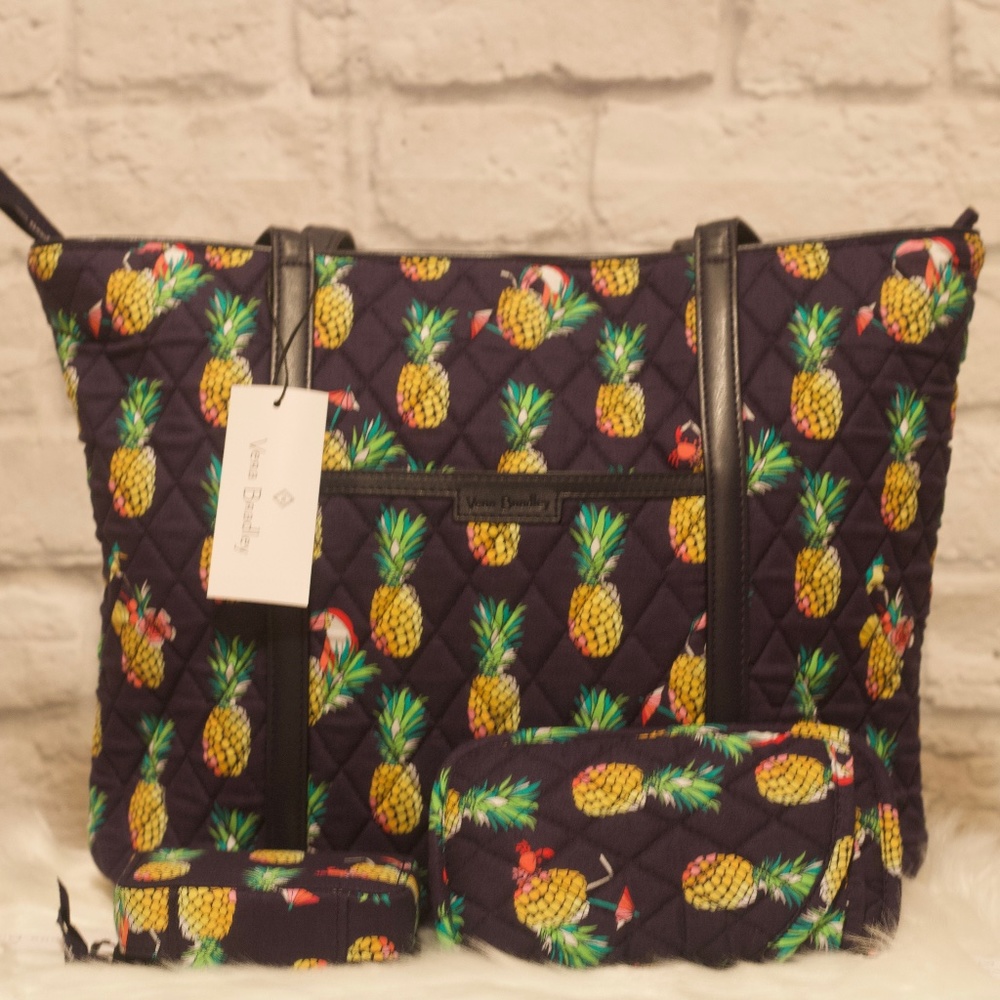 Vera Bradley Toucan Party Trimmed Vera Set